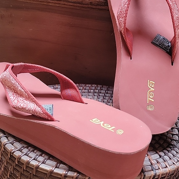 Teva red brick color flip flops mid high pretty design brand new - Picture 3 of 3